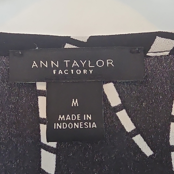 Ann Taylor Factory Black and White Patterned Blouse - Picture 2 of 4